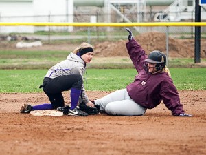 Carlee Mahan applying a tag / Photo by Sherry Holten